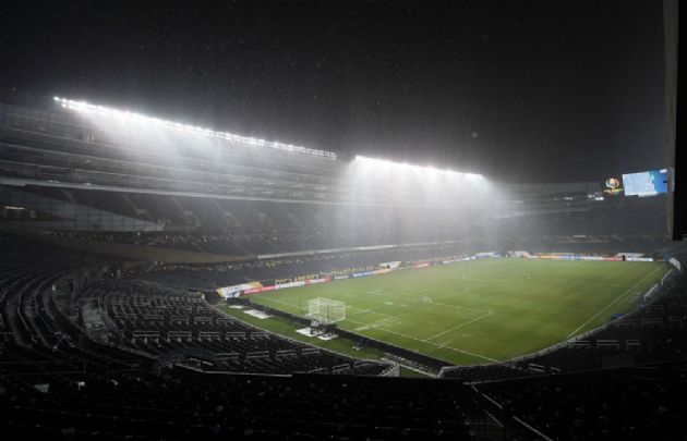 El mal tiempo demoró dos horas y media la reanudación de la semifinal.