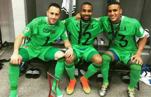 Los arqueros colombianos, portando sus medallas (Foto: Twitter)