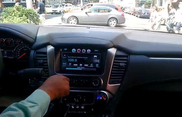 Un taxista ecuatoriano puso Cadena 3 en su auto. 