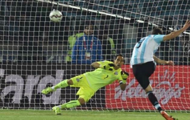 El penal que tiró por arriba del travesaño en la Copa América 2015.