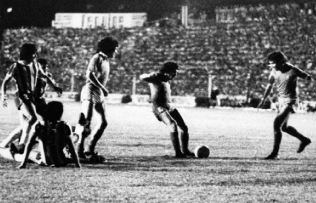 Bochini, cuando brillaba como jugador de Independiente.