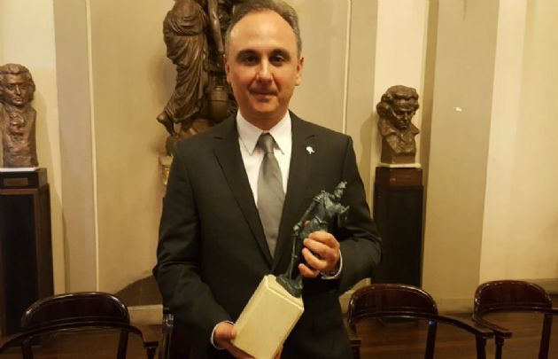 Sebastián Parra fue distinguido con el premio Jerónimo Luis de Cabrera.