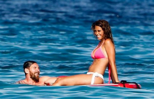 Antonella junto a Messi (Foto Grosby Group)