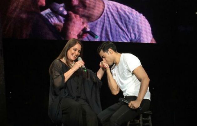Daniela Romo junto a Carlos Rivera.