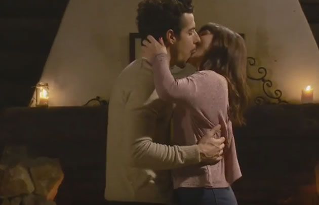 Nina le dijo "Te amo" a Renzo antes del encuentro amoroso. 