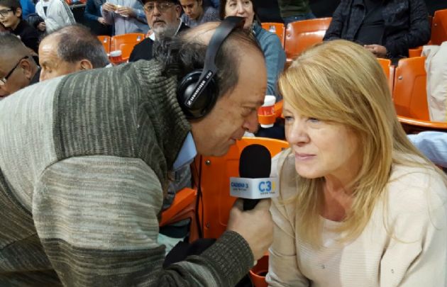 La diputada Margarita Stolbizer en el Orfeo, dialogando con Cadena 3.
