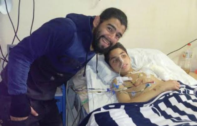 Tiago fue visitado por jugadores de Talleres. En la foto, con Rodrigo Burgos.