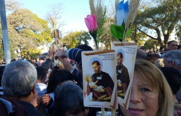 Una multitud de fieles celebró a San Cayetano.