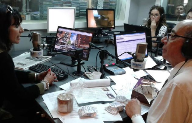 Los actuales dueños de alfajores Elmira Castro en los estudios de Cadena 3.