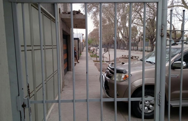 Vecinos enrejaron barrios abiertos para prevenir la inseguridad.