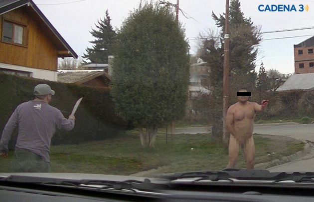 El hombre salió corriendo de la casa de su amante.