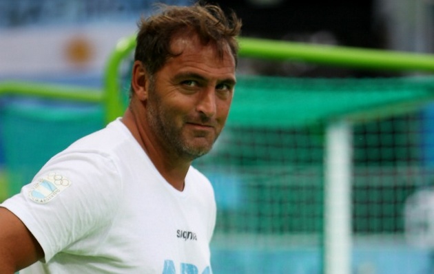 Carlos ''Chapa'' Retegui, el experimentado entrenador de Los Leones.