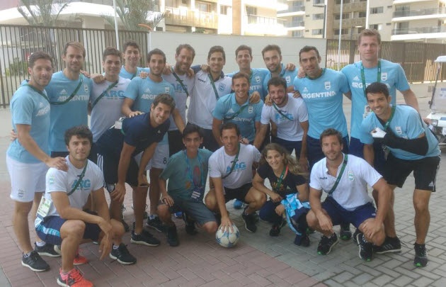 ''La Peque'' Pareto alentó a Los Leones dorados.