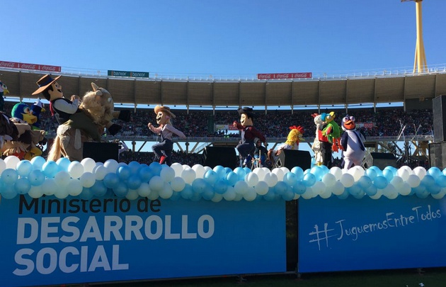 Las Canciones de la Granja, los primeros en actuar.