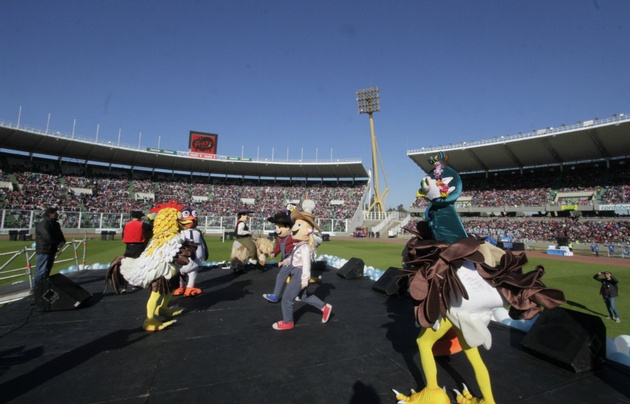 Las Canciones de la Granja, los primeros en actuar.