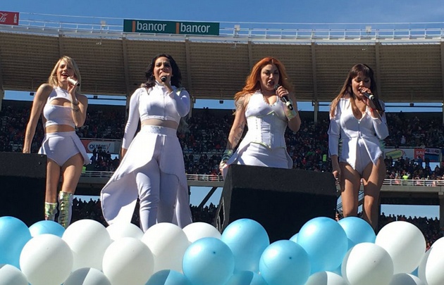 Bandana comenzó su presentación pasado el mediodía.