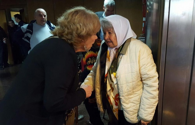 Familiares se dieron cita temprano para escuchar la sentencia.