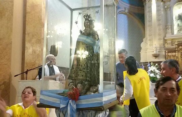 Una multitud asistió a la beatificación de Mama Antula en Santiago del Estero.