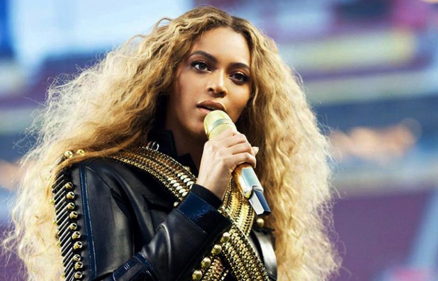 Encontraron a una mujer que es igual a la cantante estadounidense.