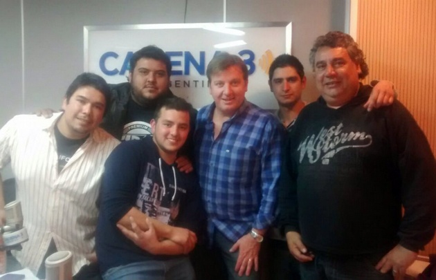 Los músicos de Sin Límites Folk estuvieron en los estudios de Cadena 3.