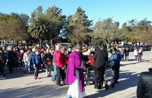 Muestras de dolor en el último adiós a Camila Carletti (Foto: Telediariodigital)