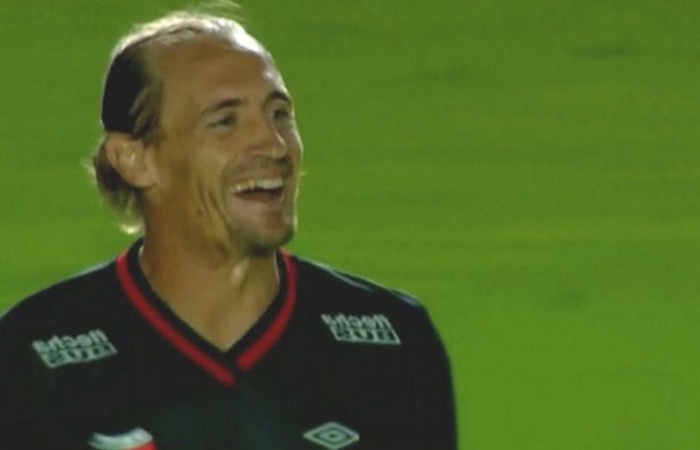 Bastía mostró un gran despliegue ante Talleres.