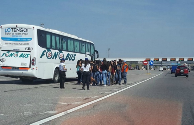 Controles en la autopista a Carlos Paz.