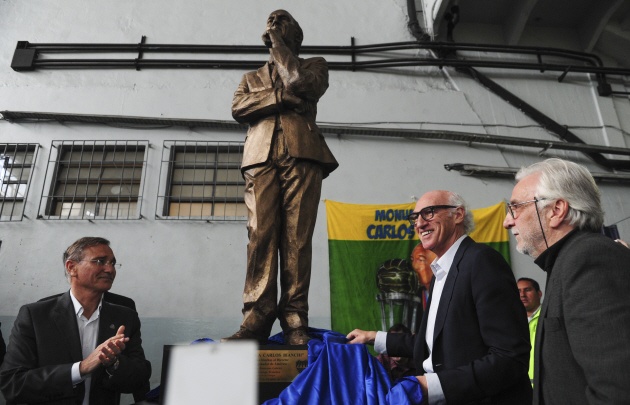 Bianchi fue homenajeado con una estatua en La Bombonera.