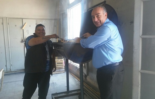 Germán Molina, el pintor de Arroyito, cambió la cara del Hospital Tránsito Cáceres.