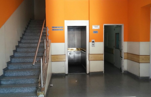 Germán Molina, el pintor de Arroyito, cambió la cara del Hospital Tránsito Cáceres.