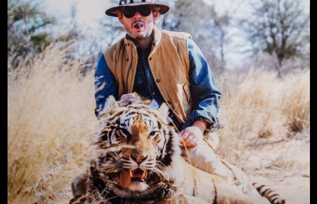 Polémicas fotos de Vannucci y Garfunkel cazando animales.