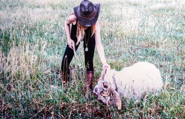 Matías Garfunkel y Victoria Vanucci de cacería por África
