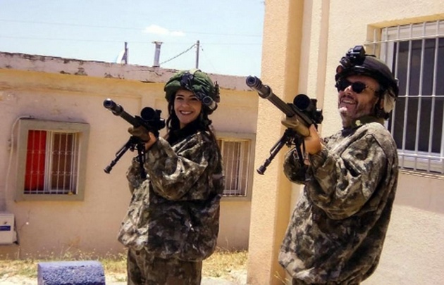 Matías Garfunkel y Victoria Vanucci de cacería por África