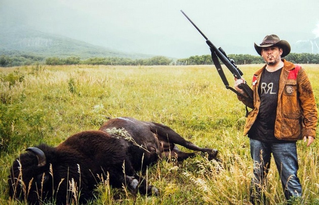 Matías Garfunkel y Victoria Vanucci de cacería por África