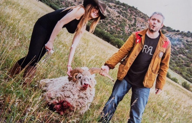 Matías Garfunkel y Victoria Vanucci de cacería por África