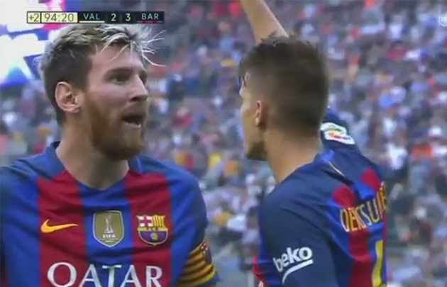 Messi insultó a los hinchas del Valencia por el botellazo a Neymar (captura de tv)