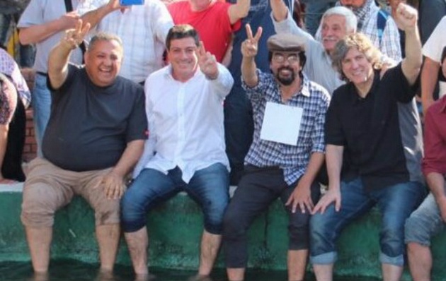 Boudou metió las ''patas'' en en la fuente de Plaza de Mayo.