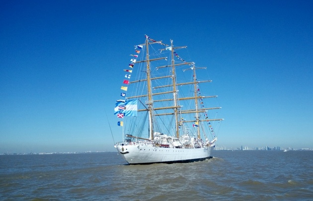 La Fragata Libertad arribó al puerto de Buenos Aires.