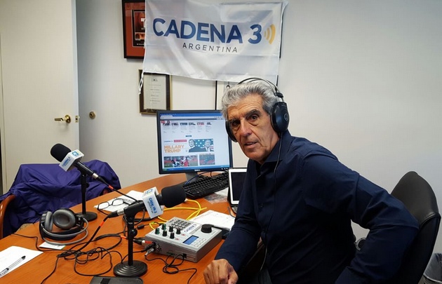 Miguel en el estudio que comparte con la productora Patricia Guadalupe.