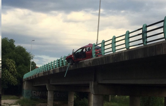 Del puente al río hay siete metros de altura.