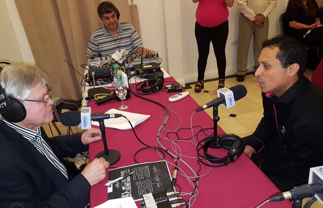 Rony premió a los 10 ganadores de Aquellos que Aman.