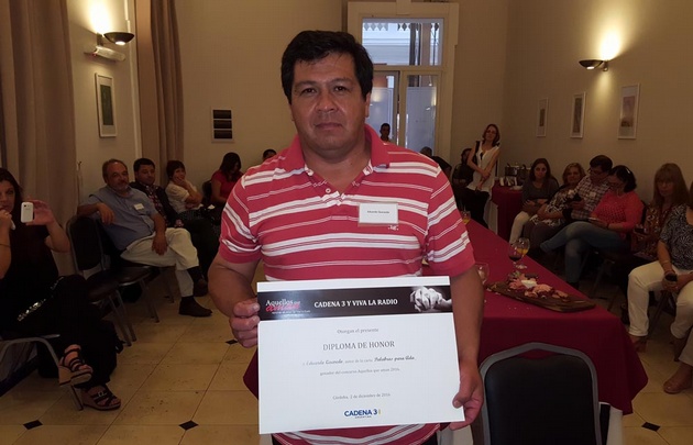 Rony premió a los 10 ganadores de Aquellos que Aman.