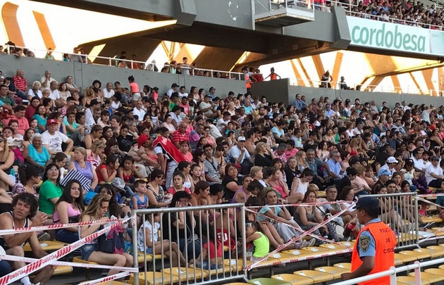 Juntos celebra los 32 años con una mega fiesta.