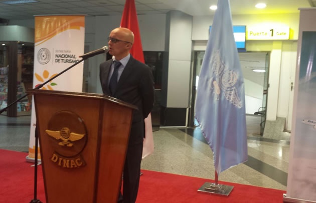 El subdirector de Air Europa, Richard Clark, presentó el vuelo inaugural desde Madrid