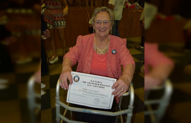 A los 88 años, Olga Brambilla terminó el colegio secundario.