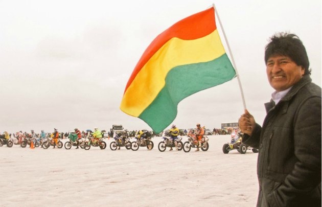Evo Morales se mostró feliz por la llegada del Dakar a Bolivia.
