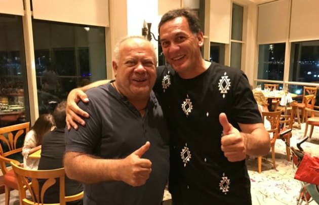 Cacho Buenaventura, junto al ex basquetbolista Marcelo Milanesio.