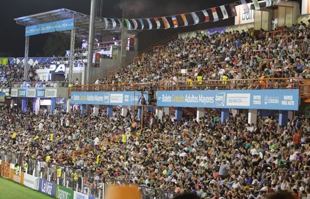 Más de 12 mil personas en el Anfiteatro José Hernández.