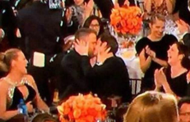 El beso de Ryan Reynolds y Andrew Garfield