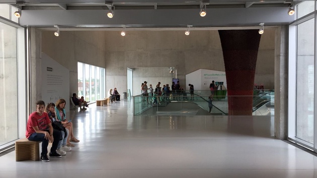 Juan Pablo Viola, el corresponsal de Cadena 3 en La Feliz, visita el Museo MAR.